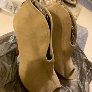 Bakers tan suede heels